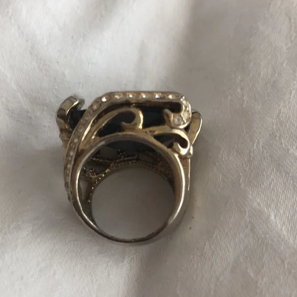 Black stone statement ring - Picture 3 of 7